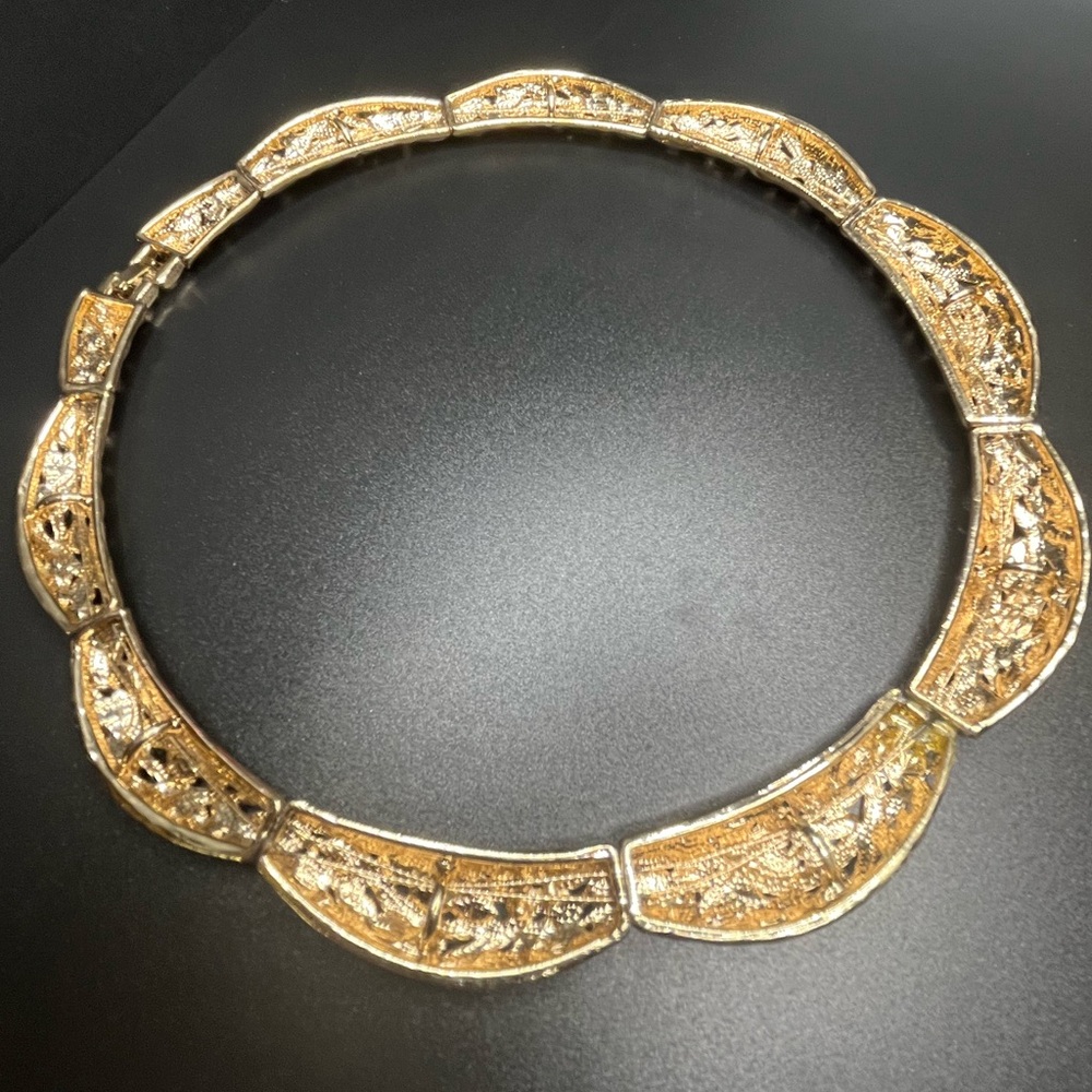 Vintage gold tone statement choker necklace rhinestone textured collar - Picture 3 of 9